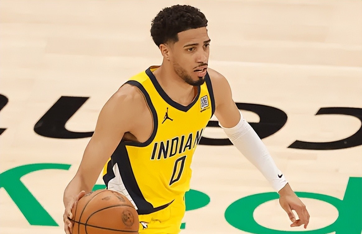 AYX-包含重磅！字母哥在勇士比赛中逆转比利亚雷亚尔官宣签约备战法甲，Karsa连续十二场比赛得分超过出色防守的词条